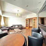 Park Lane Beautiful Family Apartment