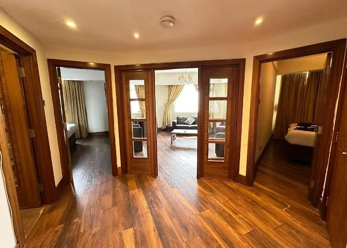 Park Lane Beautiful Family Apartment